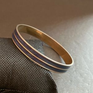 Bangle bracelet